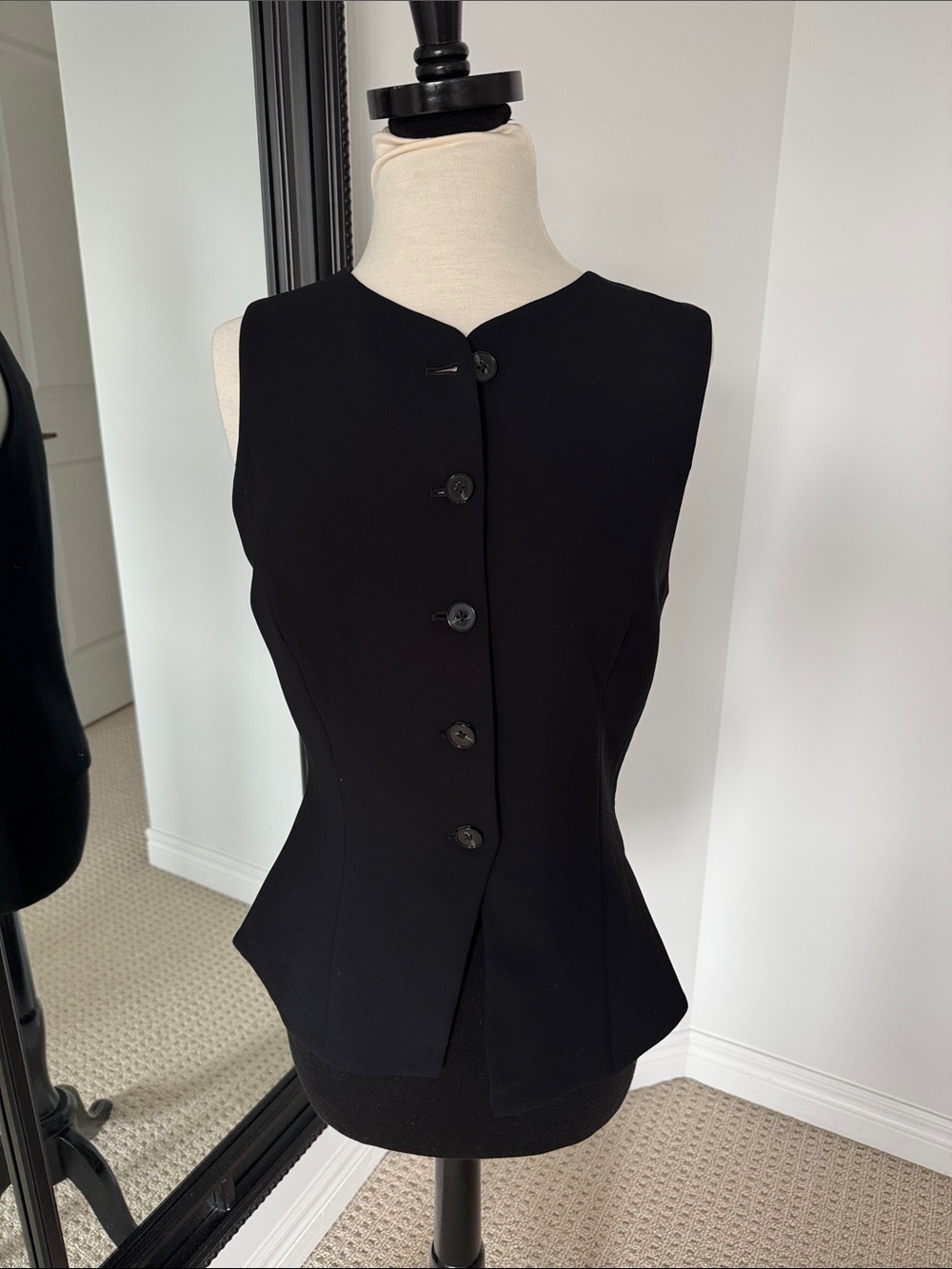 Aritzia Wilfred Black Vest NWT size 6